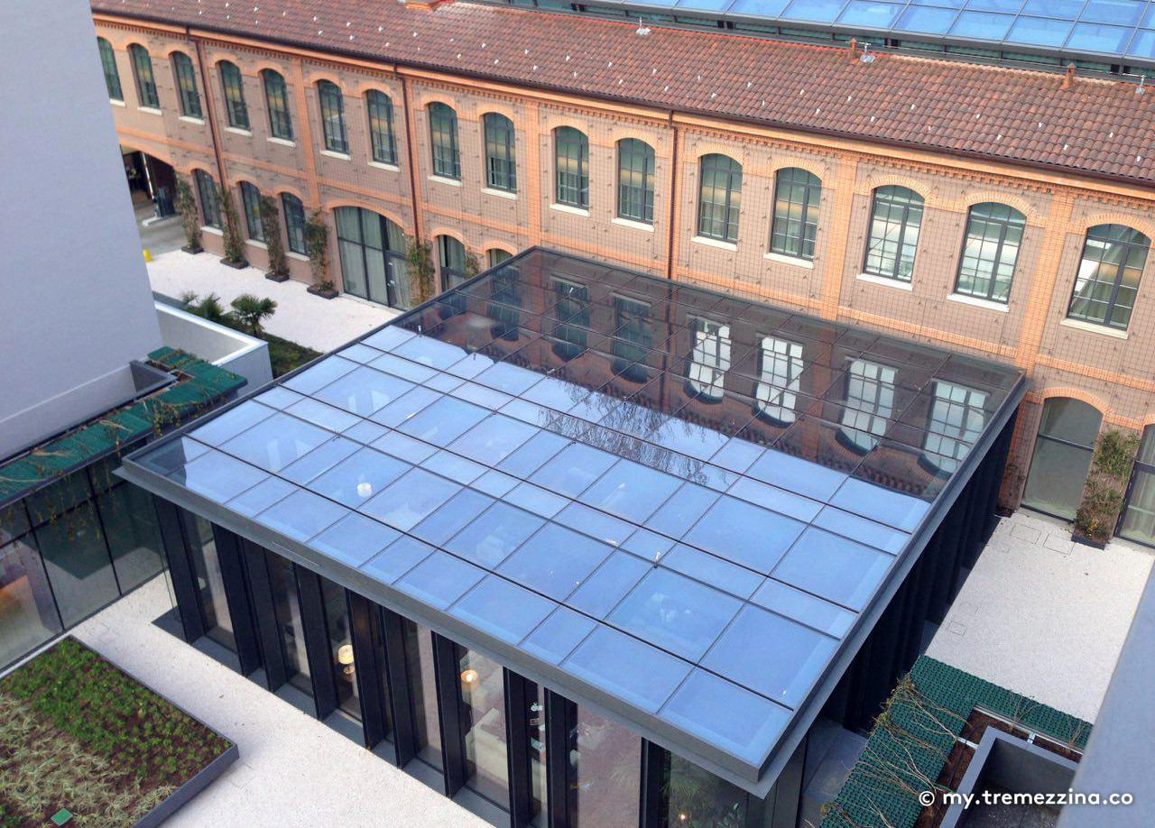 Glass Cube Bar - Hilton Lake Como